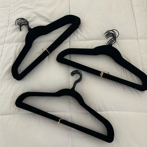 30 Black Velvet Hangers